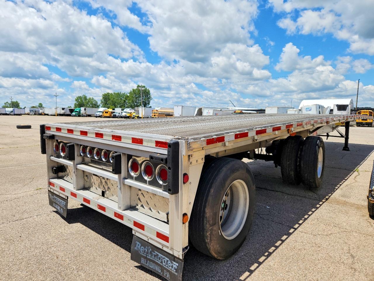 2006 Reitnouer Flatbed Trailer VIN 1RNF48A296R015935 COPART salvage auction — Side, OH - CERT OF TITLE-SALVAGE, sold $6,800 on 2026-07-09 (photo 4)