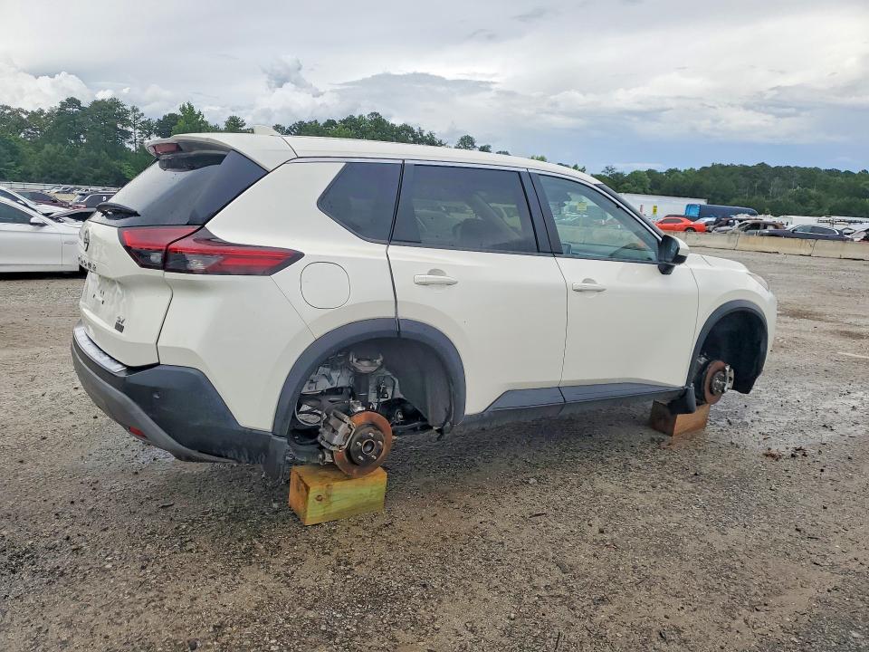 2023 Nissan Rogue VIN JN8BT3BA5PW435566 COPART salvage auction — MINOR DENT/SCRATCHES, Ct - Clean Title, sold $3,100 on 2026-07-28 (photo 3)