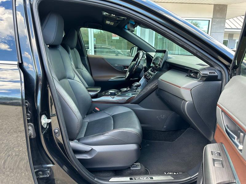 2022 Toyota Venza VIN JTEAAAAH7NJ113338 COPART salvage auction — MINOR DENT/SCRATCHES, MA - CERTIFICATE OF TITLE (P), sold $12,900 on 2026-07-09 (photo 5)