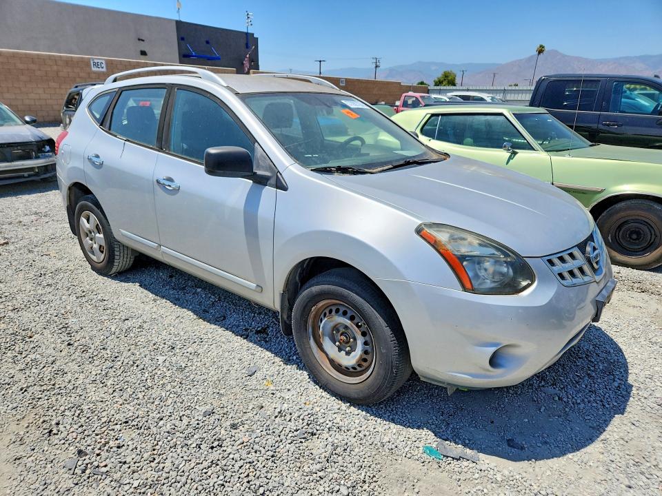 2015 Nissan Rogue VIN JN8AS5MT2FW164179 COPART salvage auction — MINOR DENT/SCRATCHES, Ca - Dis/Dlr/Exp Only Clean Title, sold $300 on 2026-07-29 (photo 4)