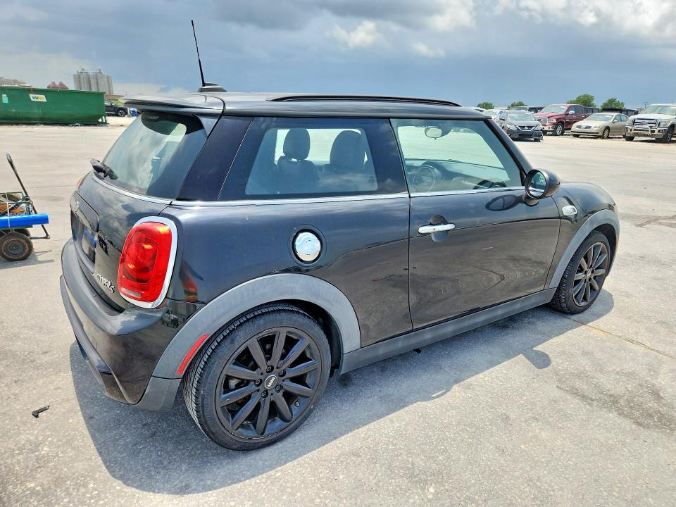 2015 Mini Cooper VIN WMWXP7C52F2A60885 COPART salvage auction — WATER/FLOOD, La - Cert Of Title-Salvage Flood, sold $550 on 2026-08-05 (photo 3)