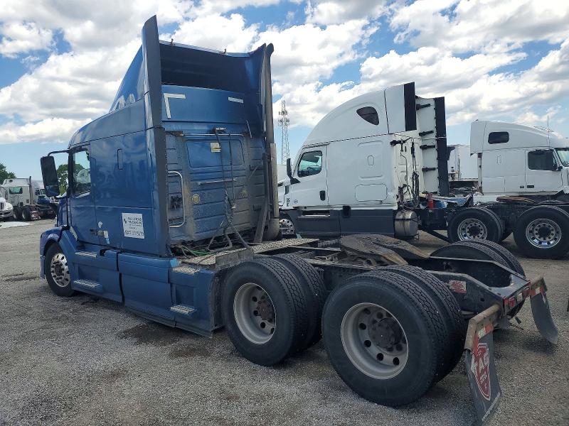 2014 Volvo VIN 4V4NC9EG7EN153626 COPART salvage auction — SIDE, In - Bill Of Sale - Parts Only, sold $275 on 2026-07-23 (photo 3)