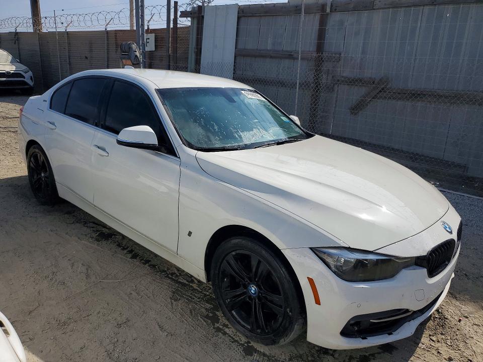2017 BMW 3er VIN WBA8E1C32HA159282 COPART salvage auction — MINOR DENT/SCRATCHES, Ca - Dis/Dlr/Exp Only Clean Title, sold $1,000 on 2026-07-27 (photo 4)