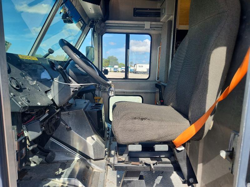 2019 Ford E-450 VIN 1FC3E4K63KDC48925 COPART salvage auction — MINOR DENT/SCRATCHES, Fl - Certificate Of Title, sold $16,400 on 2026-07-06 (photo 7)
