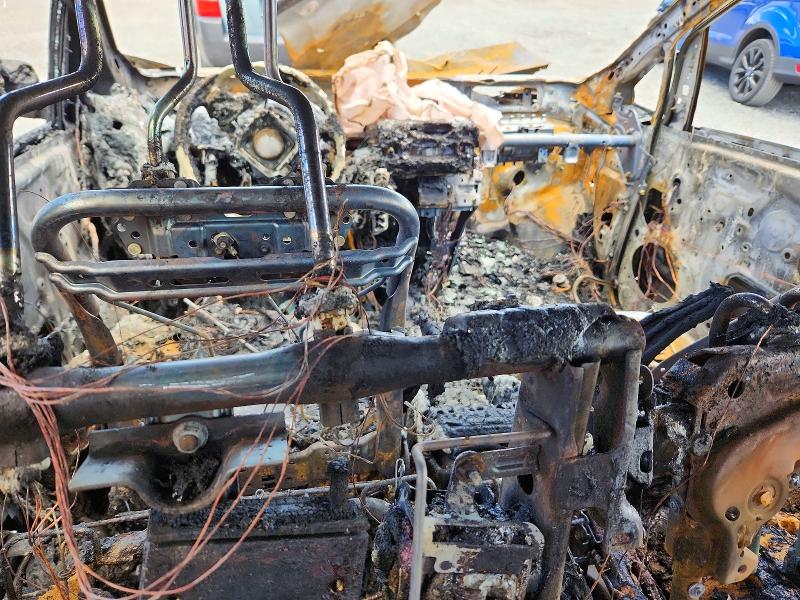 2011 Toyota Sienna VIN 5TDKK3DCXBS153476 COPART salvage auction — BURN, PA - CERTIFICATE OF SALVAGE, sold $325 on 2026-07-14 (photo 8)