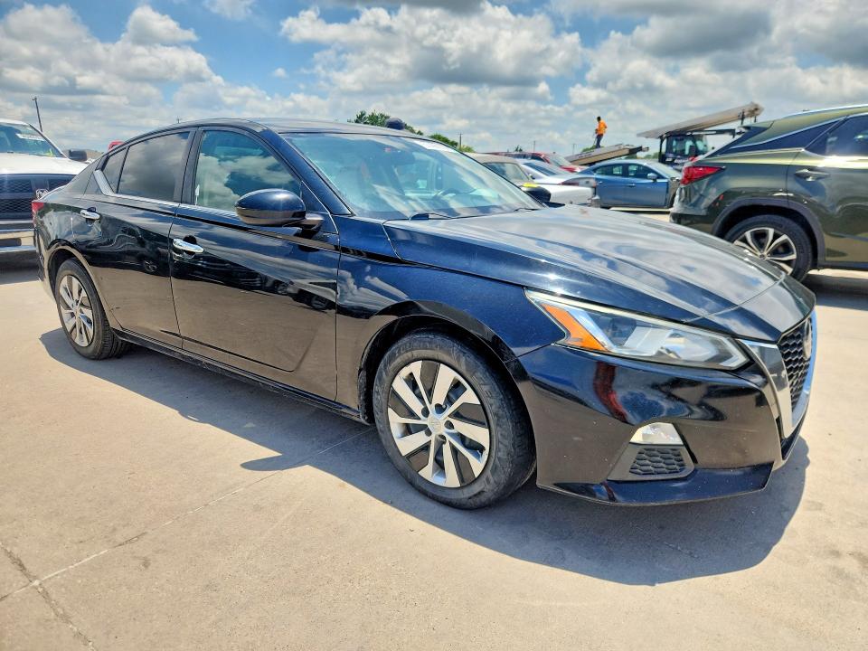 2019 Nissan VIN 1N4BL4BVXKC230233 COPART salvage auction — MINOR DENT/SCRATCHES, Tx - Certificate Of Title (P), sold $3,500 on 2026-07-02 (photo 4)