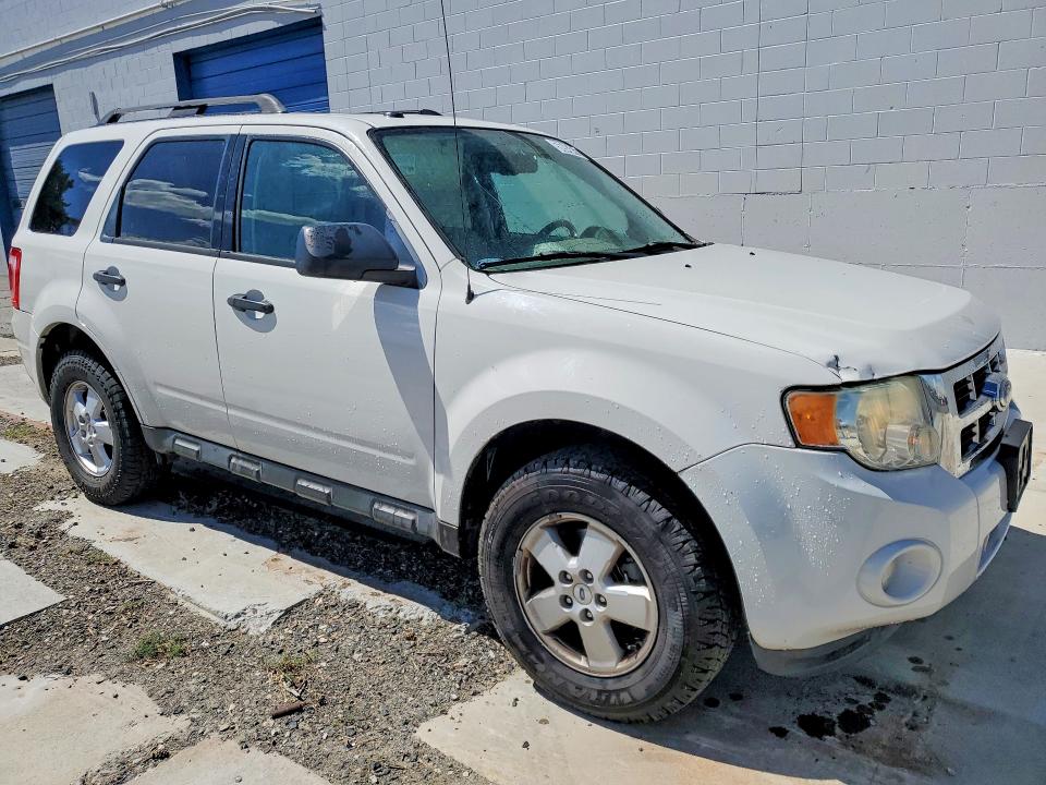 2011 Ford VIN 1FMCU0D78BKA38779 COPART salvage auction — MINOR DENT/SCRATCHES, Wa - Vehicle Cert Of Ownership-Titl, sold $325 on 2026-07-09 (photo 4)