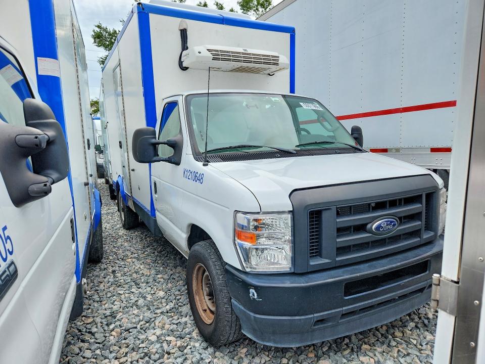 2024 Ford Econoline VIN 1FDWE3FN8RDD04324 COPART salvage auction — MINOR DENT/SCRATCHES, Fl - Certificate Of Title, sold $15,000 on 2026-07-29 (photo 4)