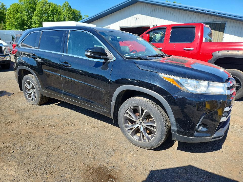 2018 Toyota Highlander VIN 5TDBZRFH7JS898904 COPART salvage auction — MINOR DENT/SCRATCHES, Fl - Certificate Of Title, sold $11,100 on 2026-07-03 (photo 4)