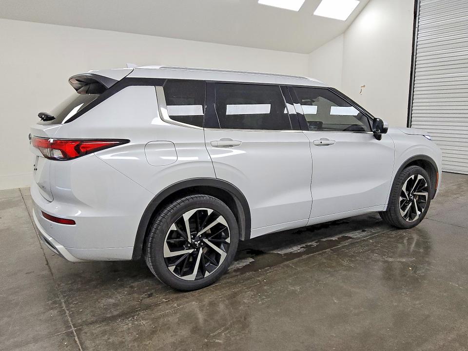 2023 Mitsubishi Outlander VIN JA4J3VA89PZ019272 COPART salvage auction — MINOR DENT/SCRATCHES, Tx - Certificate Of Title, sold $15,100 on 2026-07-09 (photo 3)