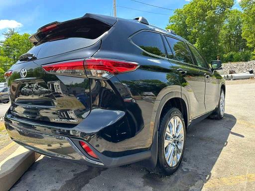 2023 Toyota Highlander VIN 5TDKDRBH4PS001390 COPART salvage auction — MINOR DENT/SCRATCHES, MA - CERTIFICATE OF TITLE, sold $24,100 on 2026-07-29 (photo 3)
