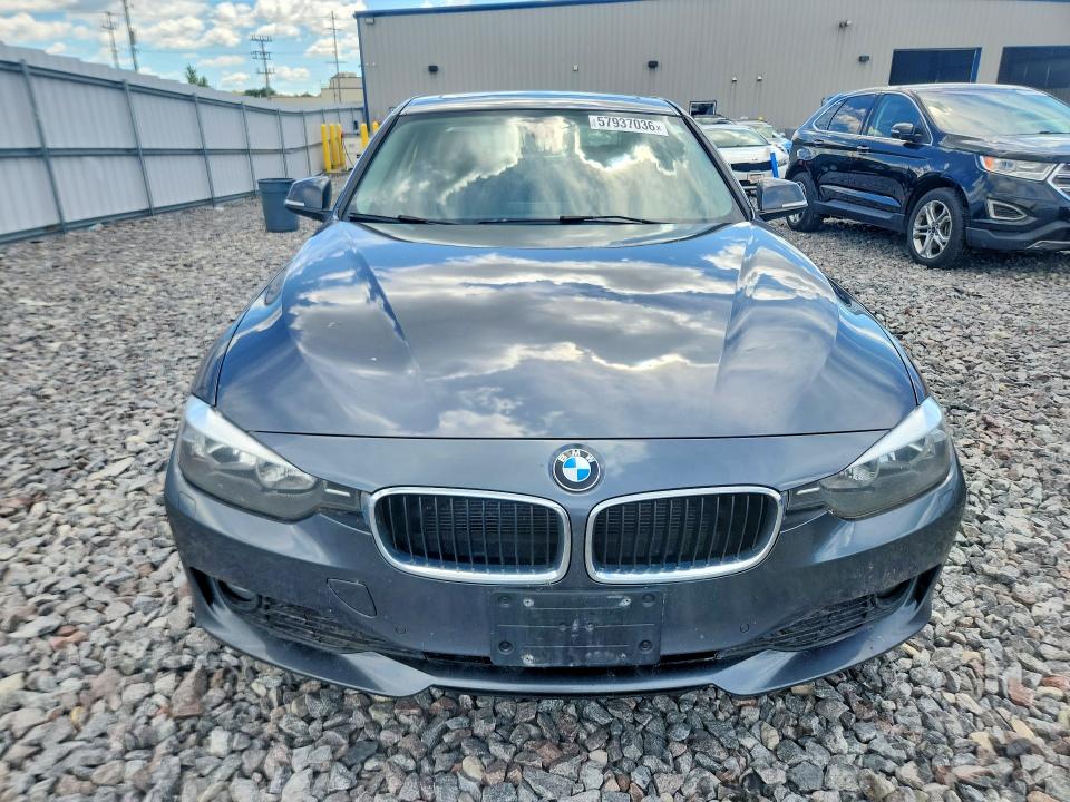 2015 BMW VIN WBA3C3G55FNT51132 COPART salvage auction — MINOR DENT/SCRATCHES, Wi - Certificate Of Title, sold $800 on 2026-07-06 (photo 5)
