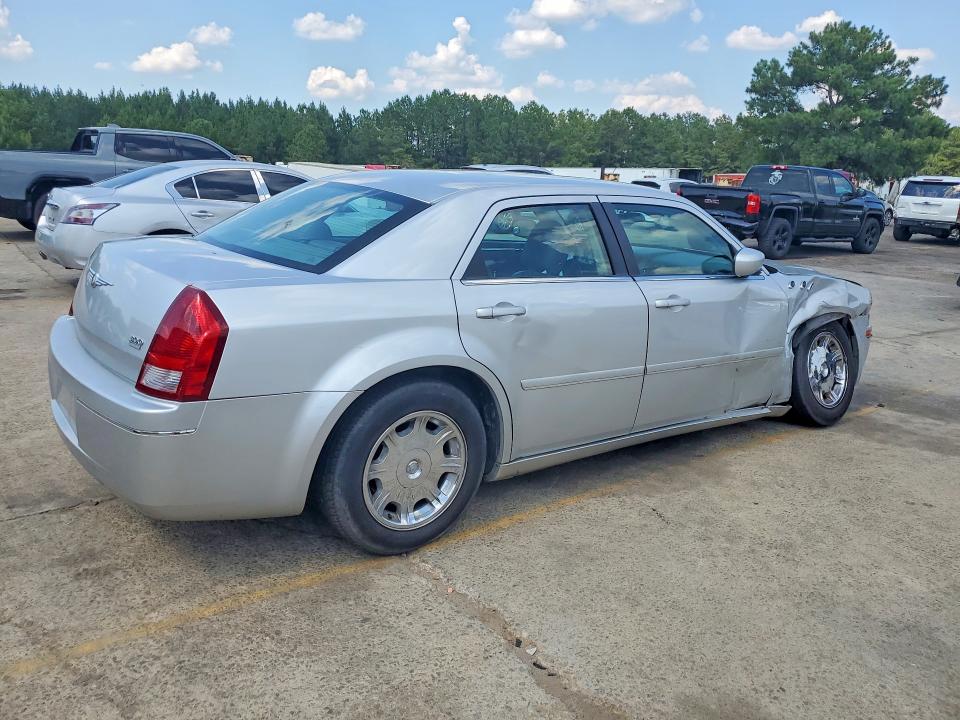 2005 Chrysler 300 VIN 2C3JA53G15H141562 COPART salvage auction — FRONT END, Sc - Cert Of Title-Salvage, sold $250 on 2026-07-17 (photo 3)