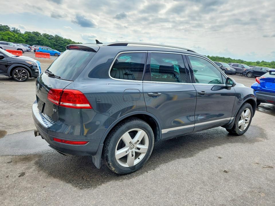 2014 Volkswagen Touareg VIN WVGEF9BP9ED014963 COPART salvage auction — MECHANICAL, PA - RECONSTRUCTED CLEAN, sold $475 on 2026-07-02 (photo 3)
