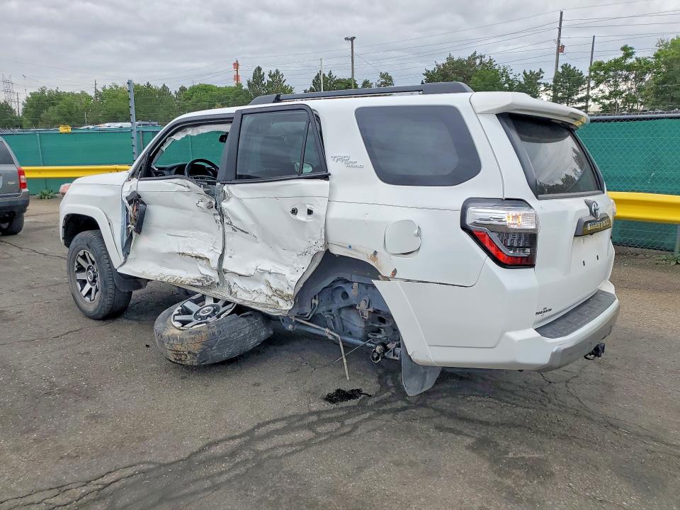 2021 Toyota 4runner VIN JTERU5JRXM5951168 COPART salvage auction — SIDE, Co - Public - Salvage Title, sold $875 on 2026-07-30 (photo 2)
