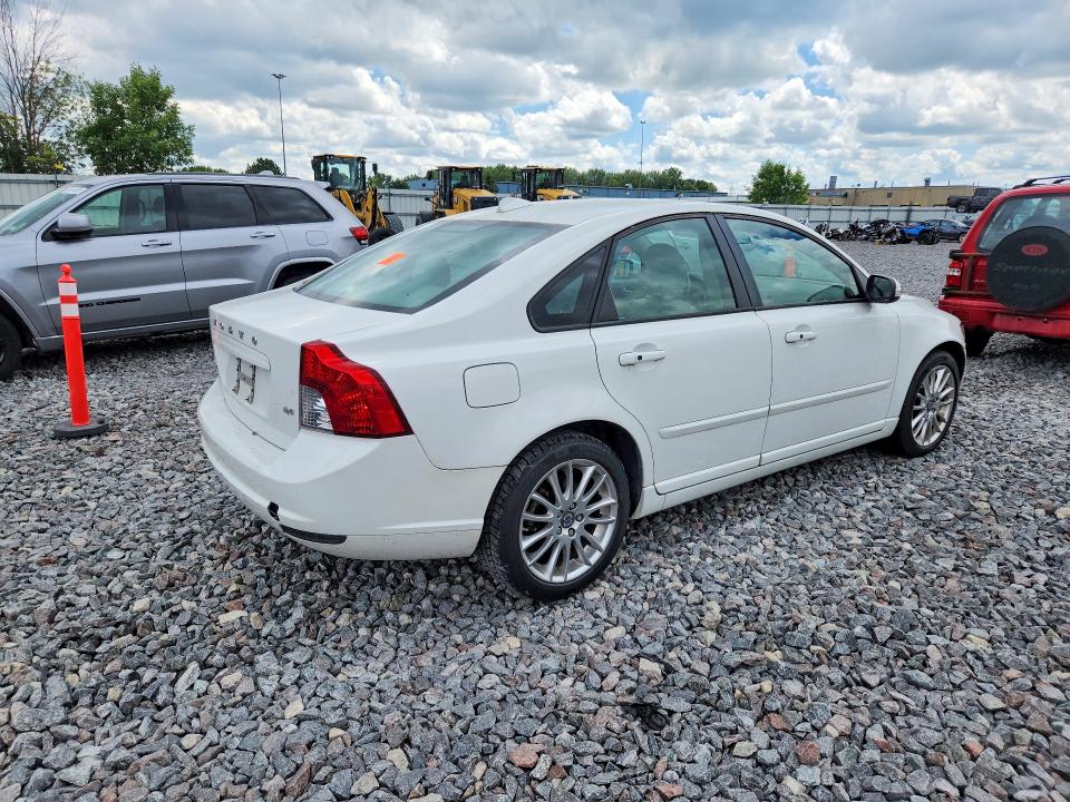 2010 Volvo S40 VIN YV1390MS8A2510059 COPART salvage auction — BIOHAZARD/CHEMICAL, WI - CERTIFICATE OF TITLE, sold $225 on 2026-08-03 (photo 3)