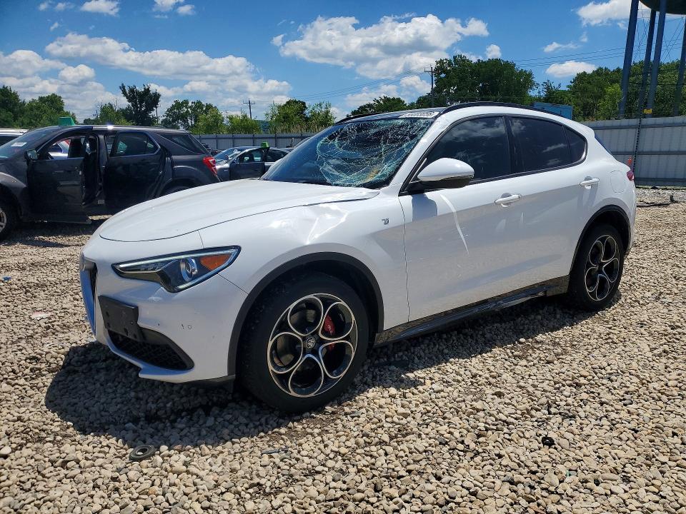2022 Alfa romeo Stelvio VIN ZASPAKBN6N7D27556 COPART salvage auction — FRONT END, Il - Salvage Certificate, sold $11,600 on 2026-07-29 (photo 1)