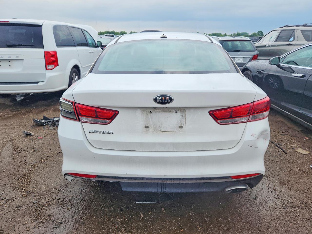 2017 Kia Optima VIN 5XXGT4L33HG132327 COPART salvage auction — Side, WV - SALVAGE CERTIFICATE, sold $925 on 2026-06-25 (photo 6)