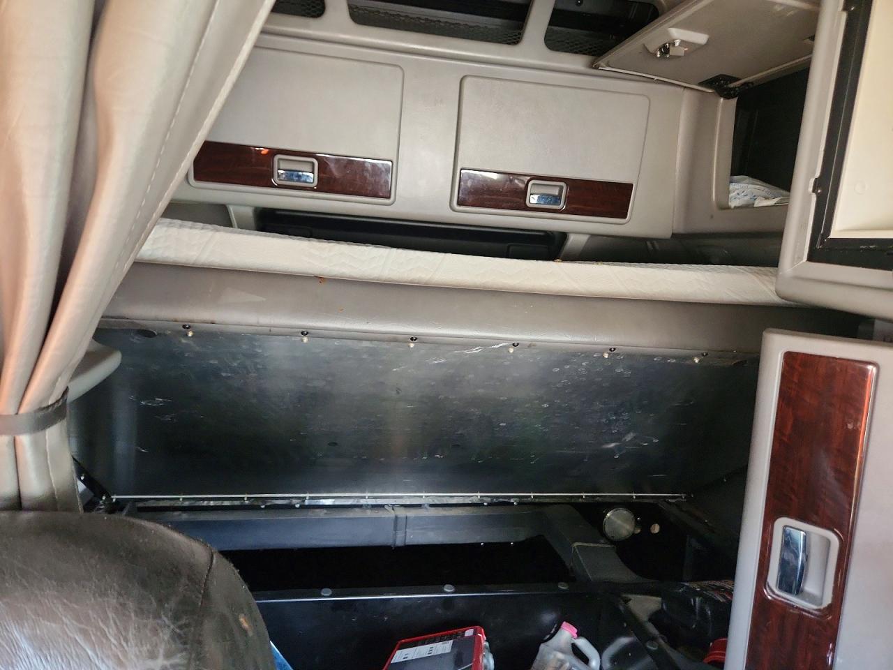 2020 Peterbilt 389 VIN 1XPXD49X5LD641912 COPART salvage auction — Rollover, AR - CERTIFICATE OF TITLE, sold $20,100 on 2026-08-25 (photo 6)