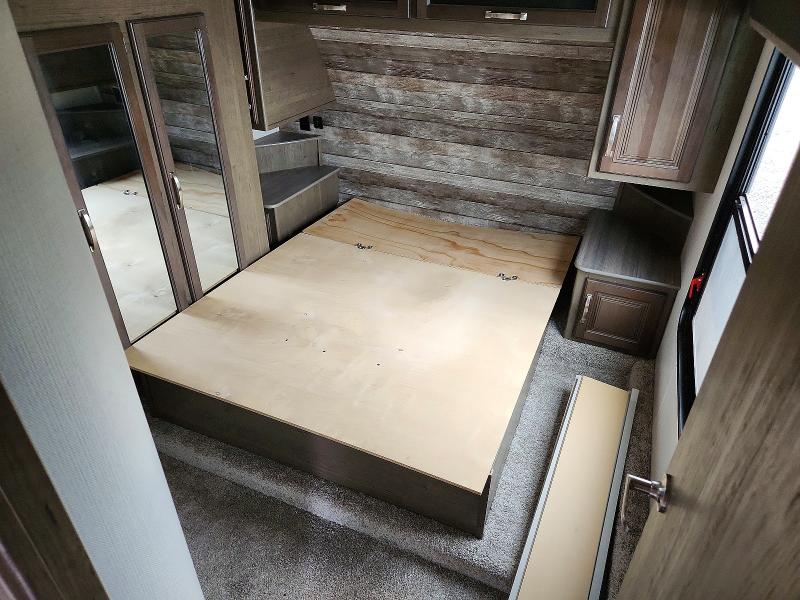 2023 Kyrv Trailer VIN 4YDFCGN24P2501537 COPART salvage auction — WATER/FLOOD, OR - SALVAGE TITLE CERTIFICATE, sold $1,450 on 2026-09-03 (photo 5)