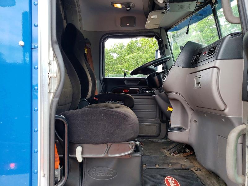 2014 Peterbilt 384 VIN 1XPVDP9X8ED239555 COPART salvage auction — MINOR DENT/SCRATCHES, IL - CERTIFICATE OF TITLE, sold $9,900 on 2026-07-07 (photo 5)