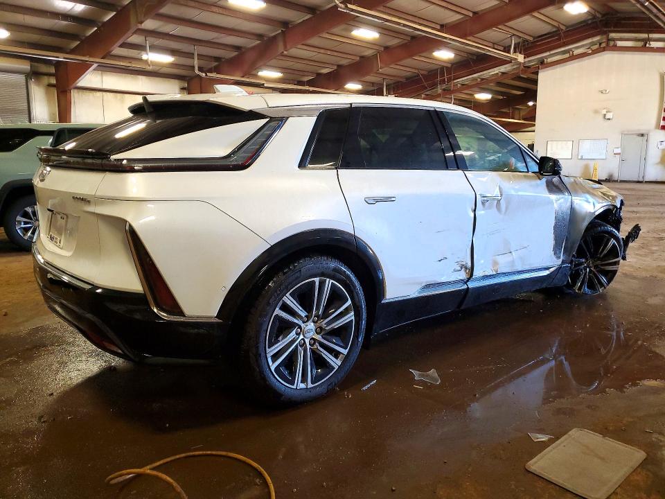 2024 Cadillac Lyriq VIN 1GYKPPRL9RZ103625 COPART salvage auction — Burn Engine, MI - CERT OF TITLE-SALVAGE VEHICLE, sold $9,600 on 2026-08-14 (photo 3)