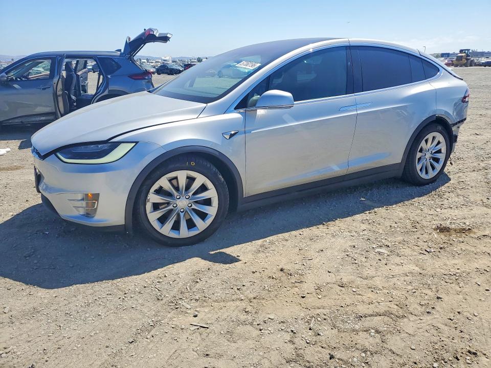 2017 Tesla Model x VIN 5YJXCDE22HF072547 — COPART salvage auction photo
