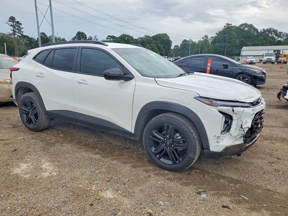 2025 Chevrolet Trax VIN KL77LKEPXSC101777 COPART salvage auction — FRONT END, La - Cert Of Title-Salvage, sold $9,100 on 2026-07-07 (photo 4)
