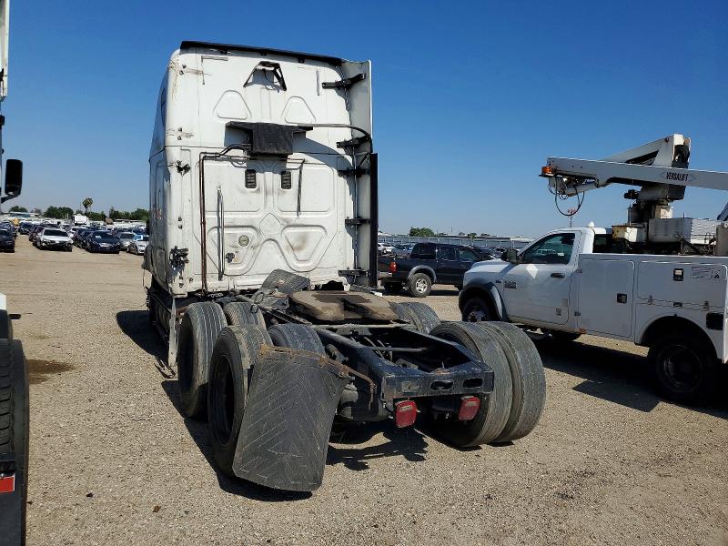 2016 Freightliner Cascadia 125 VIN 1FUJGLD52GLHN2519 COPART salvage auction — ROLLOVER, CA - SALVAGE CERTIFICATE, sold $1,600 on 2026-09-03 (photo 3)