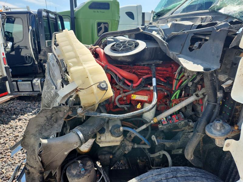 2014 Freightliner Cascadia VIN 3AKBGDBG9ESFX0994 COPART salvage auction — ROLLOVER, IA - CERT OF TITLE-SALVAGE TITLE, sold $60 on 2026-07-09 (photo 7)