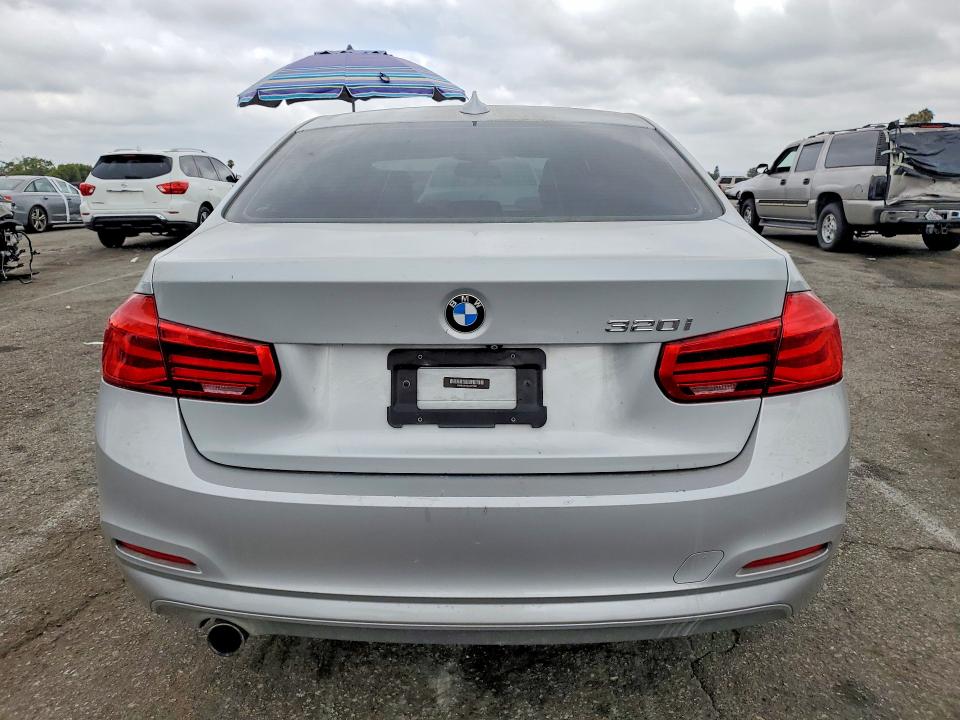 2018 BMW 3er VIN WBA8A9C50JAD27697 COPART salvage auction — FRONT END, CA - SALVAGE CERTIFICATE, sold $3,950 on 2026-08-21 (photo 6)