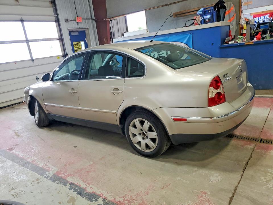 2005 Volkswagen Passat VIN WVWAD63BX5E053050 COPART salvage auction — SIDE, PA - CERT OF SALV-R=RECONSTRUCTED, sold $300 on 2026-08-10 (photo 2)