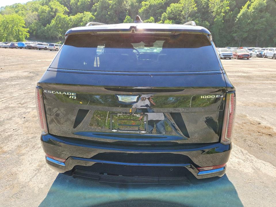 2025 Cadillac Escalade VIN 1GYTEFKL1SU100607 COPART salvage auction — FRONT END, NJ - CERT OF TITLE-SALVAGE, sold $24,700 on 2026-07-21 (photo 6)