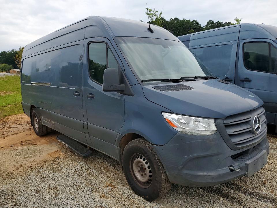 2019 Mercedes-benz Sprinter VIN WD4PF1CD7KP145702 COPART salvage auction — ALL OVER, Ga - Certificate Of Title, sold $7,800 on 2026-07-29 (photo 4)