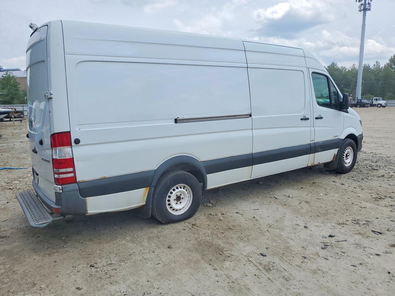 2015 Mercedes Benz Sprinter 2500 VIN WD3PE8DBXFP124944 COPART salvage auction — Minor Dent/Scratches, NH - CERTIFICATE OF TITLE (P), sold $400 on 2026-07-01 (photo 3)