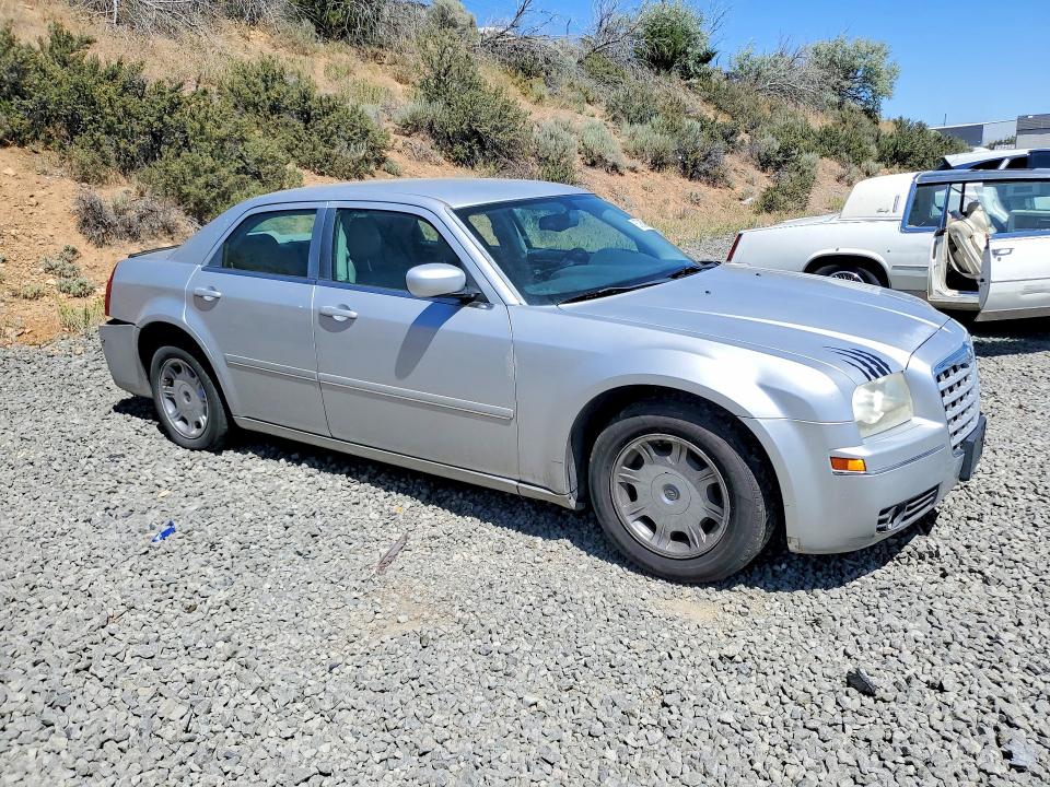 2005 Chrysler 300 VIN 2C3JA53G15H503860 COPART salvage auction — REAR END, Nv - Salvage Title, sold $90 on 2026-07-02 (photo 4)