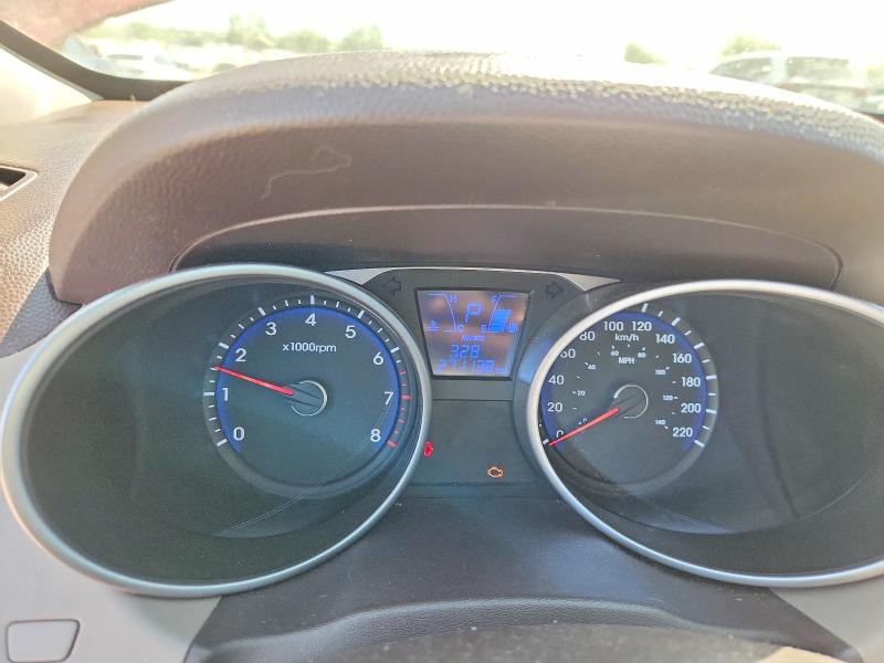 2015 Hyundai VIN KM8JTCAF2FU026600 COPART salvage auction — MINOR DENT/SCRATCHES, On - Permit No Brand - Unfit, sold $2,500 on 2026-07-03 (photo 9)