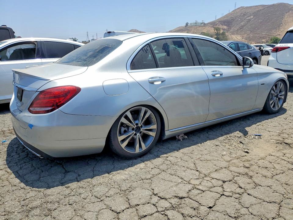 2018 Mercedes-benz C-klasse VIN 55SWF4HB6JU259275 COPART salvage auction — MINOR DENT/SCRATCHES, Ca - Dis/Dlr/Exp Only Clean Title, sold $4,700 on 2026-07-09 (photo 3)