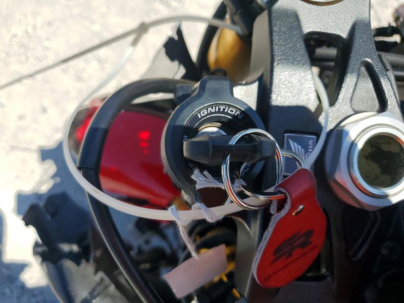 2022 Honda Cbr VIN JH2SC7717NK500070 COPART salvage auction — ROLLOVER, Fl - Certificate Of Destruction, sold $2,950 on 2026-07-10 (photo 8)