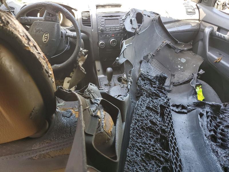 2013 Kia Sorento VIN 5XYKTCA6XDG411457 COPART salvage auction — BURN, PA - CERTIFICATE OF SALVAGE, sold $400 on 2026-07-15 (photo 8)