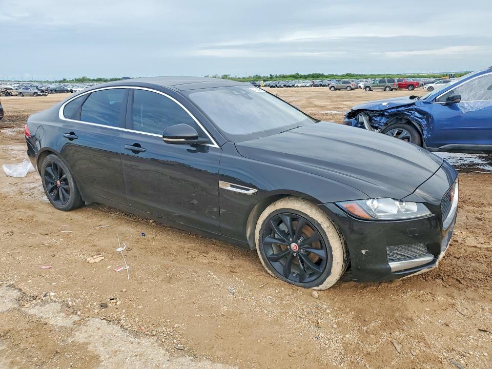 2017 Jaguar Xf VIN SAJBD4BN4HCY46253 COPART salvage auction — MINOR DENT/SCRATCHES, Tx - Certificate Of Title, sold $1,150 on 2026-07-09 (photo 4)
