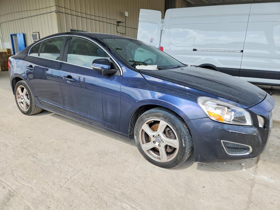2012 Volvo S60 VIN YV1622FS5C2080102 COPART salvage auction — Burn Interior, FL - CERT OF TITLE SLVG REBUILDABLE, sold $275 on 2026-08-12 (photo 4)