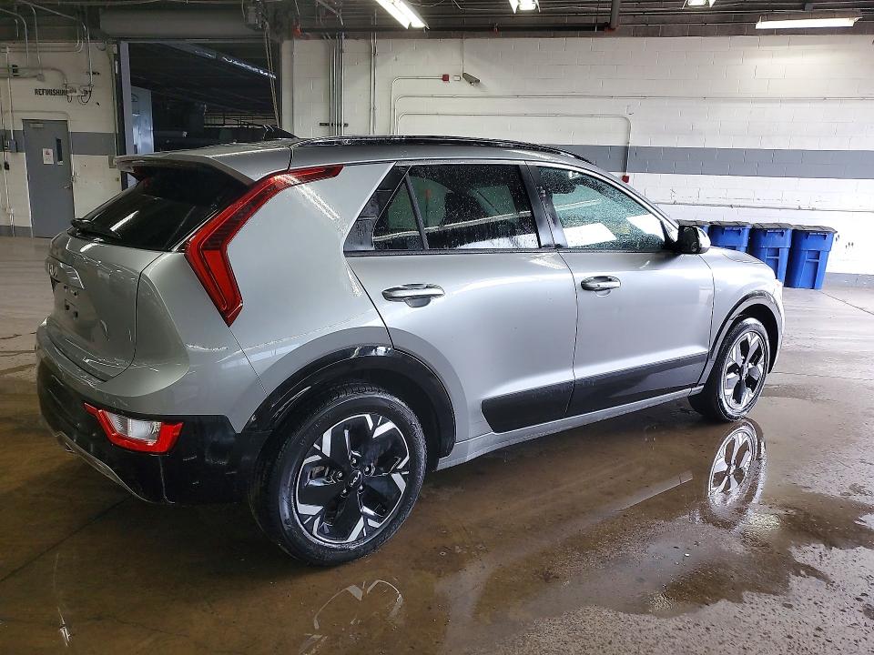 2023 Kia Niro VIN KNDCR3L12P5053966 COPART salvage auction — SIDE, Il - Salvage Certificate, sold $10,000 on 2026-07-13 (photo 3)
