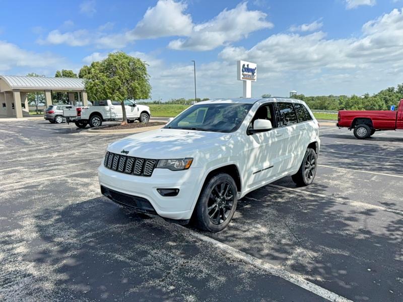 2020 Jeep Cherokee VIN 1C4RJFAGXLC396671 COPART salvage auction — MINOR DENT/SCRATCHES, Mo - Certificate Of Title (P), sold $5,600 on 2026-07-09 (photo 2)