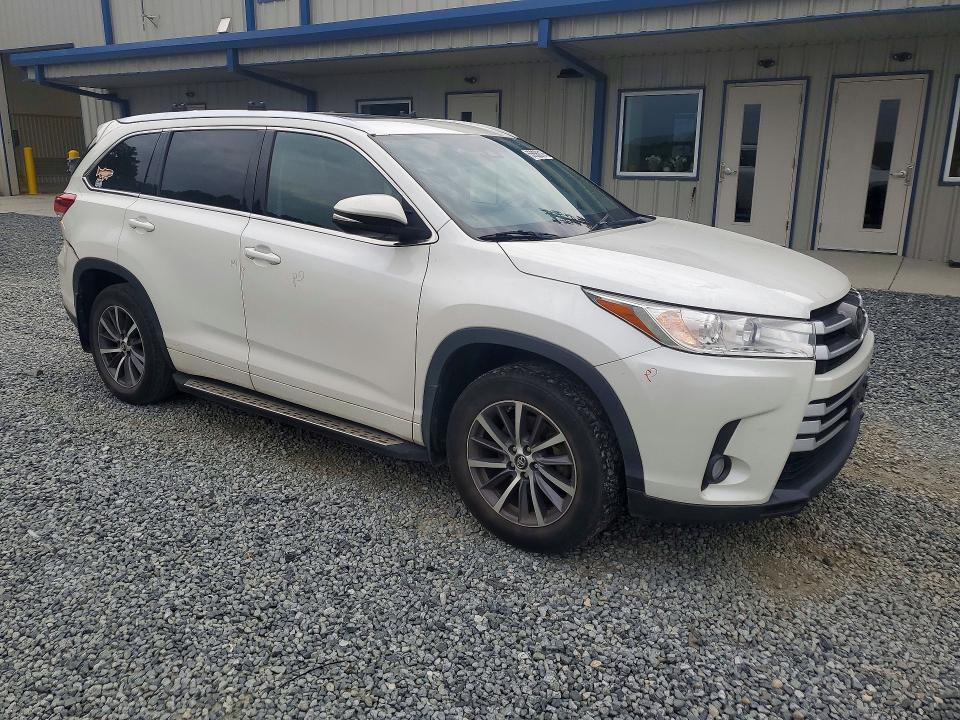2018 Toyota Highlander VIN 5TDJZRFH8JS876356 COPART salvage auction — REAR END, NC - SALVAGE CERTIFICATE OF TITLE, sold $925 on 2026-07-30 (photo 4)