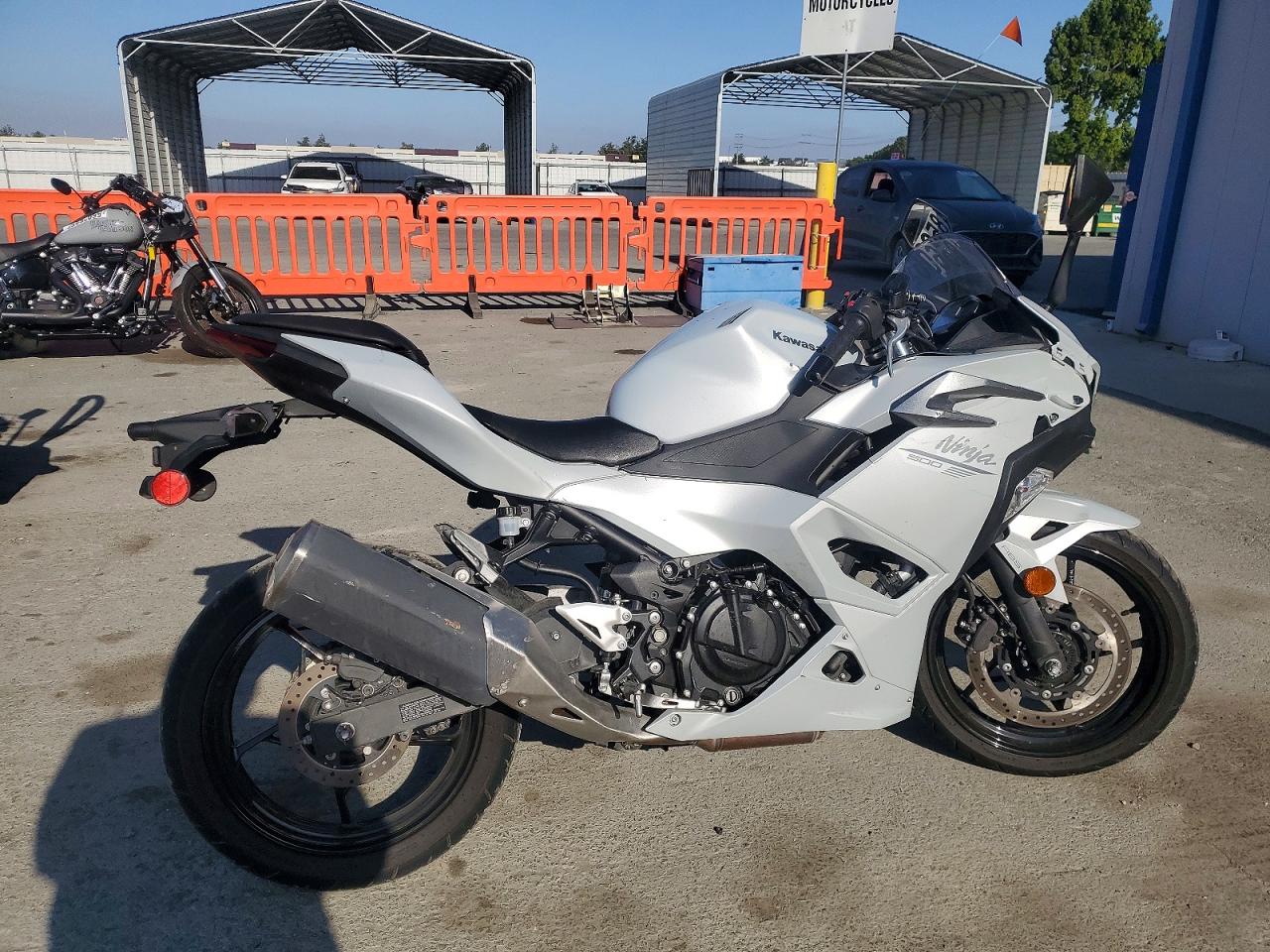 2025 Kawasaki EX500 VIN ML5EXGG15SDA70661 COPART salvage auction — Front End, CA - SALVAGE CERTIFICATE, sold $1,500 on 2026-07-09 (photo 1)
