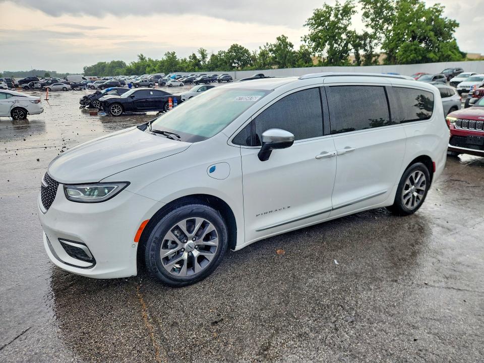 2023 Chrysler Pacifica VIN 2C4RC1N73PR542493 COPART salvage auction — MINOR DENT/SCRATCHES, MO - CERTIFICATE OF TITLE, sold $26,750 on 2026-07-16 (photo 1)