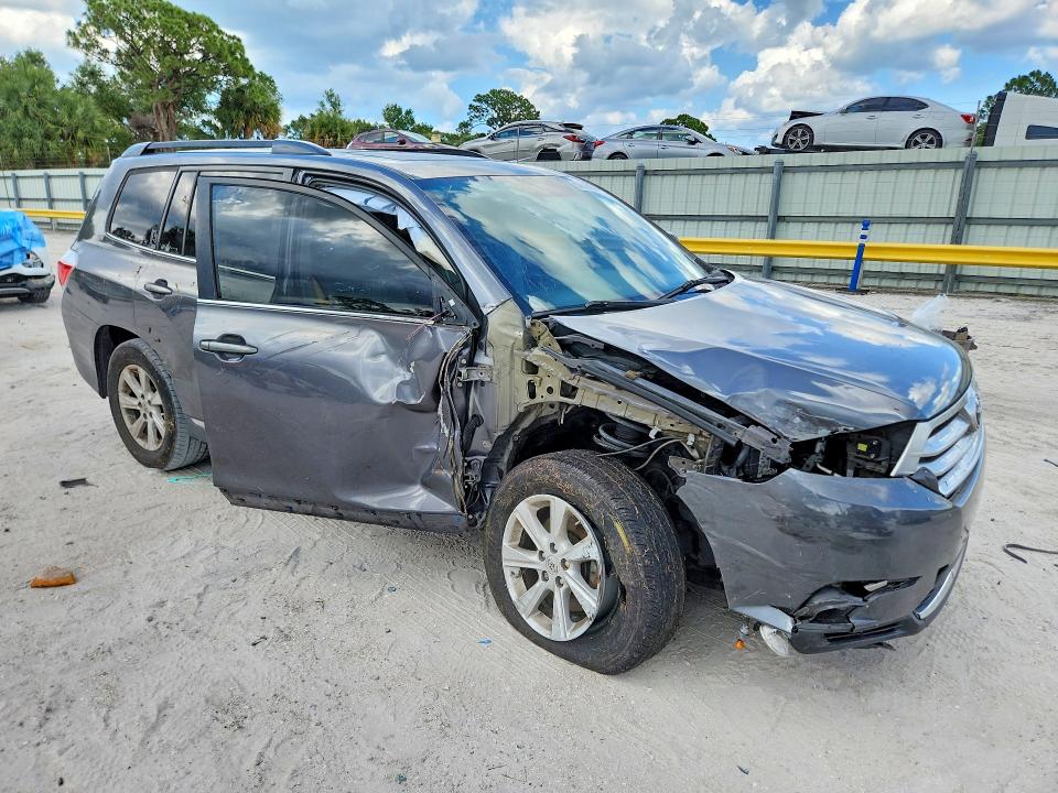 2012 Toyota Highlander VIN 5TDZK3EHXCS078837 COPART salvage auction — WATER/FLOOD, Fl - Cert Of Title Slvg Rebuildable, sold $1,100 on 2026-07-15 (photo 4)