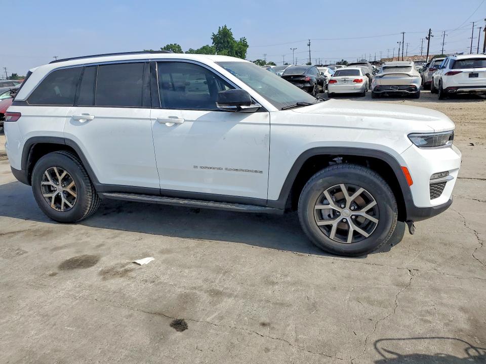 2023 Jeep Cherokee VIN 1C4RJGBG0P8883830 COPART salvage auction — SIDE, Ca - Salvage Certificate, sold $11,300 on 2026-07-29 (photo 4)