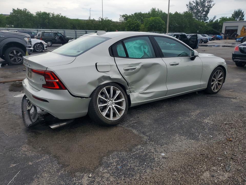 2019 Volvo VIN 7JR102FK4KG004783 COPART salvage auction — UNDERCARRIAGE, Fl - Cert Of Title Slvg Rebuildable, sold $2,350 on 2026-07-13 (photo 3)